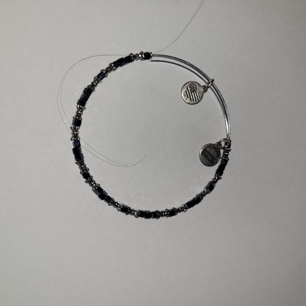 Silver and black beads bracelet